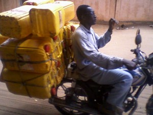 Article : Togo : problème d’essence frelaté ! De l’opération entonnoir, jusqu’à exaction
